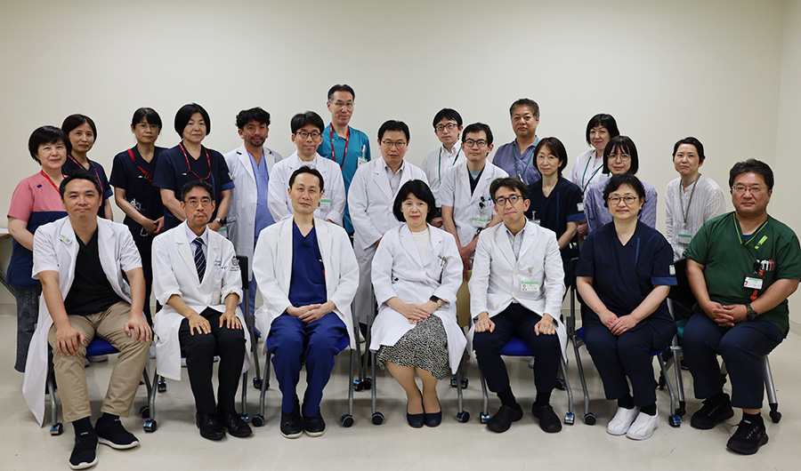 京都府立医科大学附属病院 小児がん診療チームの集合写真